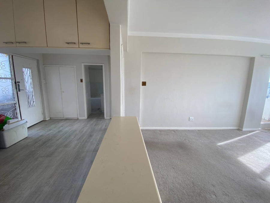 1 Bedroom Property for Sale in Sea Point Western Cape